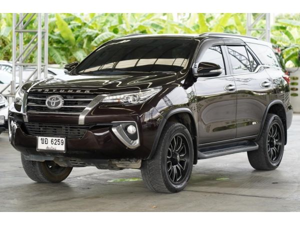 2015 TOYOTA FORTUNER 2.8 V 4WD A/T สีน้ำตาล